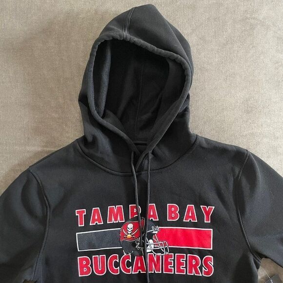 NFL Team Apparel Tampa Bay Buccaneers Black Red Drawstring Hoodie Men’s Sz M NWT - Picture 3 of 12